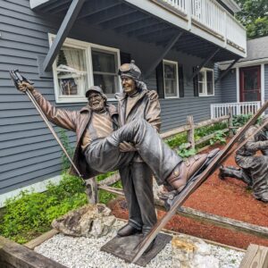Chuck n Jann Statue